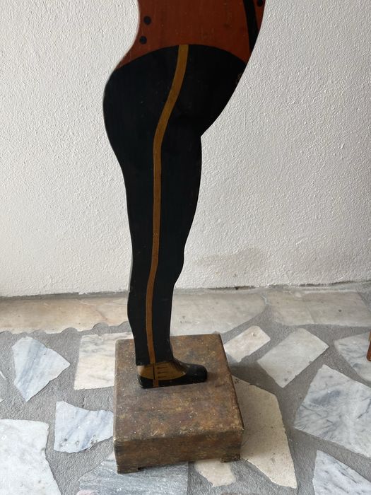 Suporte antigo em madeira