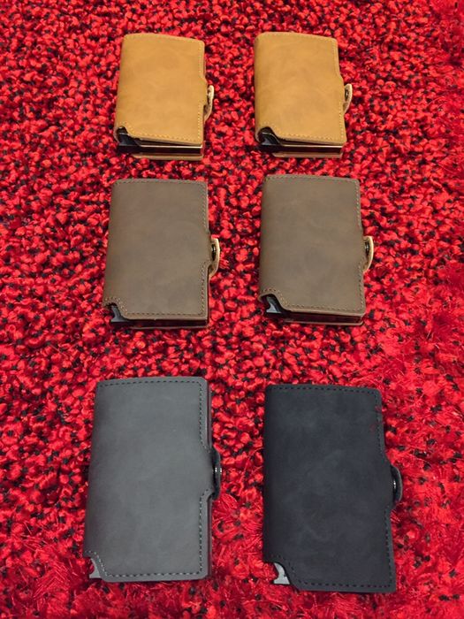 Carteira Porta Cartões Automaticamente