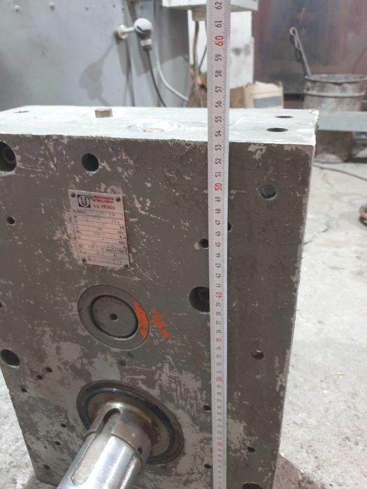 Редуктор. 3-х ступенчатый цилиндрический с передаточным 1 к 100