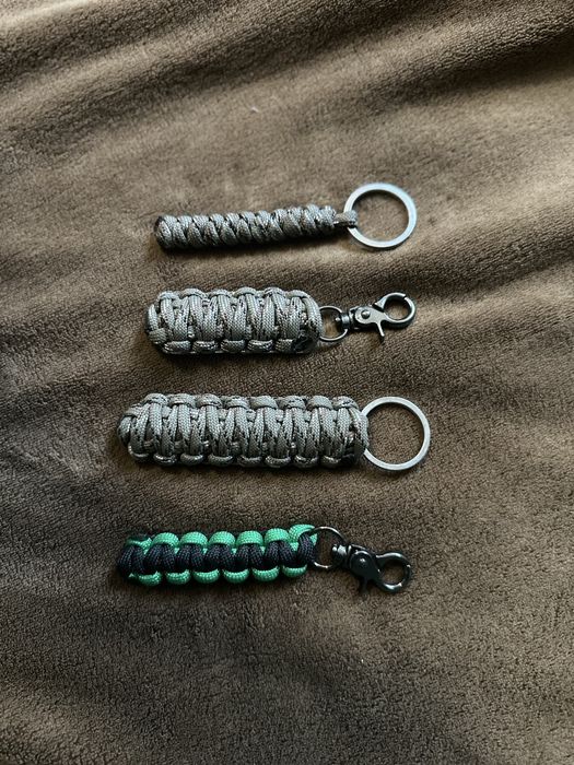 Brelok paracord ręcznie robiony – do kluczy, plecaka, prezent
