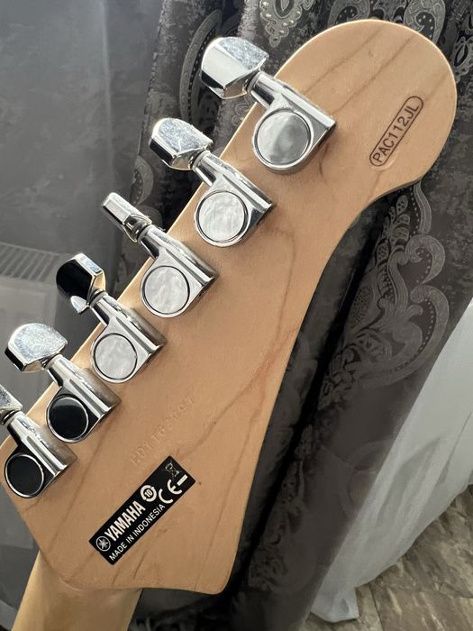 Комплект для гри на електро гітарі: лівша Yamaha Pacifica + THR5 + доп