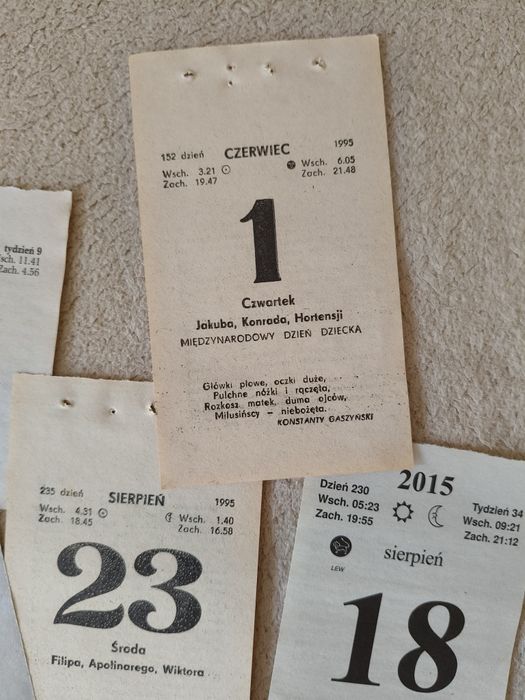 Oryginalna kartka z kalendarza rok od 1977 do 2025