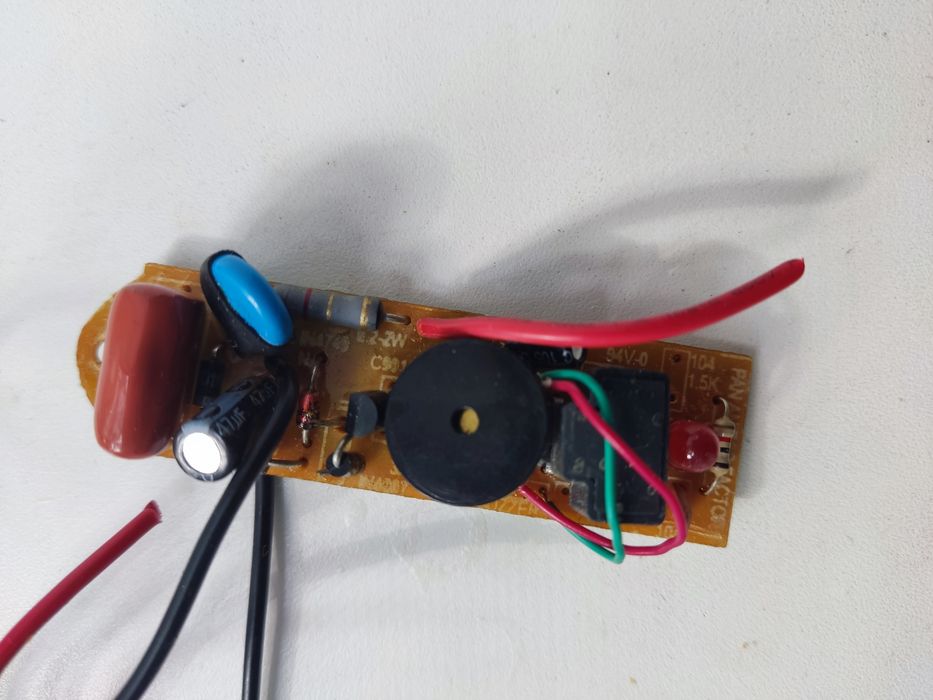 Продам плату питания на утюг Saturn.