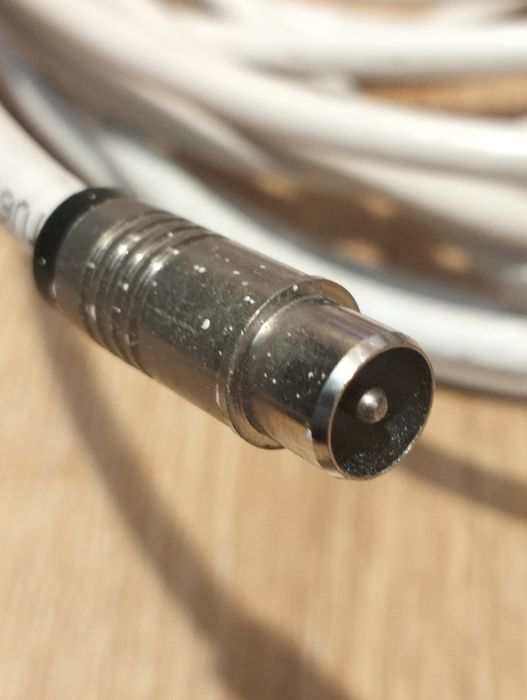 Dekoder do telewizora wraz z kablem koncentrycznym