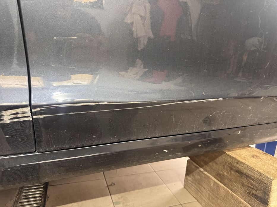 Двері tesla Model 3 PMNG сірі