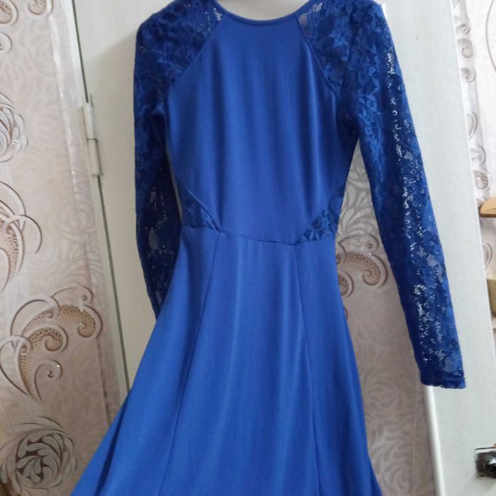 Распродажа Платье с открытой спинкой электрик ажурные рукава xs s 42