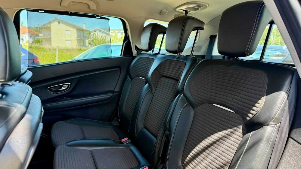 Renault Grand Scenic 1.5 Hybrid Assist · Nacional