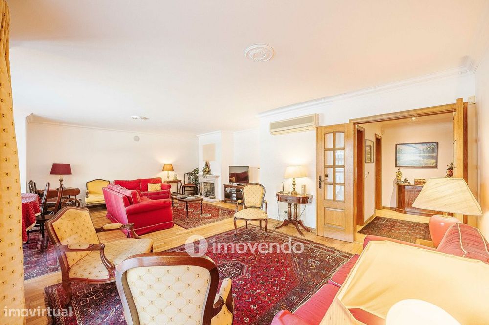 Apartamento T4 exclusivo, com estacionamento e terraço, em Belém