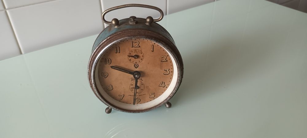 Despertador antigo e funcional