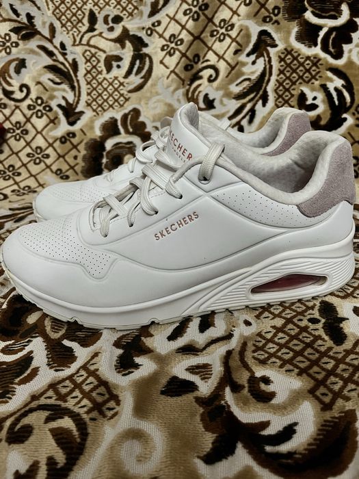 Продаю кросівки  Skechers