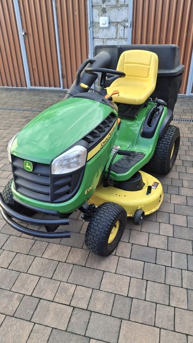 Kosiarka traktorek do koszenia John Deere E130