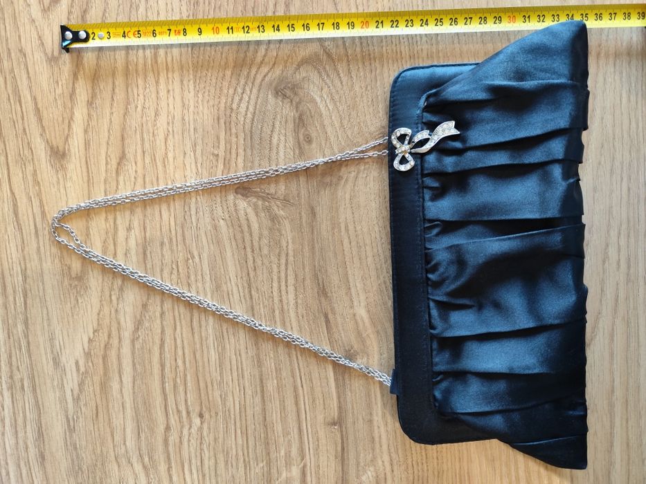 Torebka Czarna elegancka łańcuszek