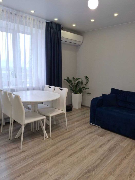 Простора 3-кімнатна квартира, район Польова