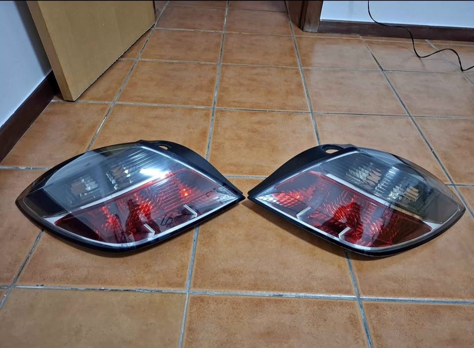 Farolins traseiros Opel Astra Gtc H em bom estado