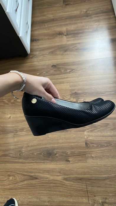 eleganckie buty na koturnie