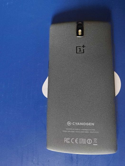 Smartfon OnePlus One 1+1
