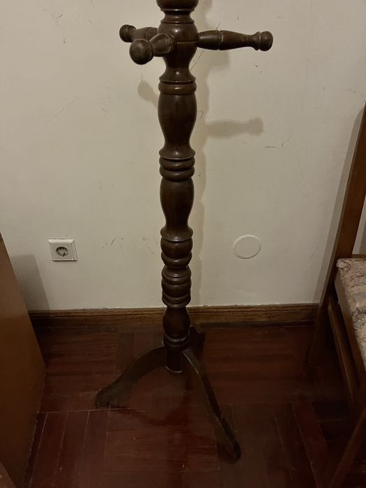 Bengaleiro em Madeira muito antigo
