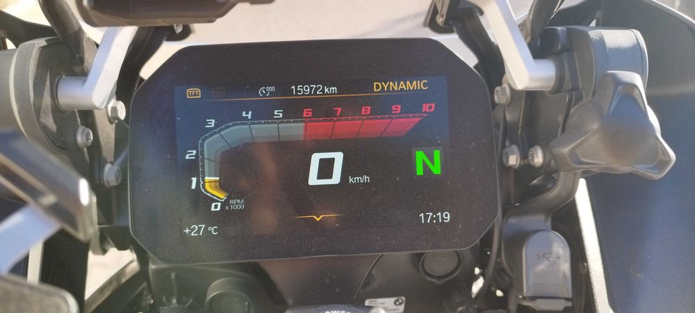Mota impecável sempre de garagem, todas revisões feitas na marca. Sem tempo para desfrutar