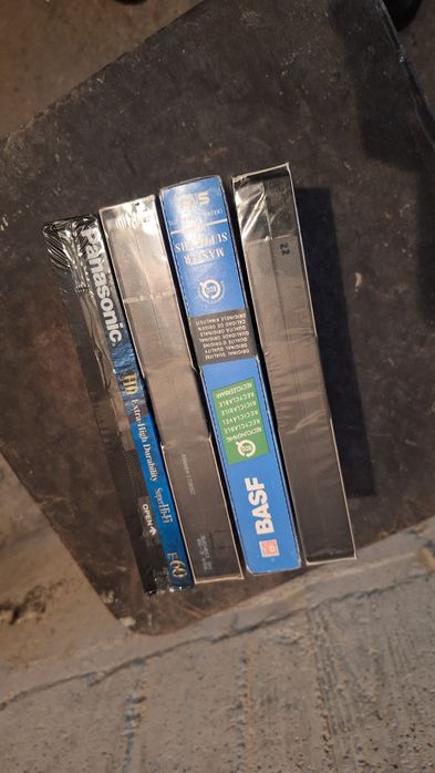 Nowe taśmy, kasety VHS, taśma czyszcząca głowicę.