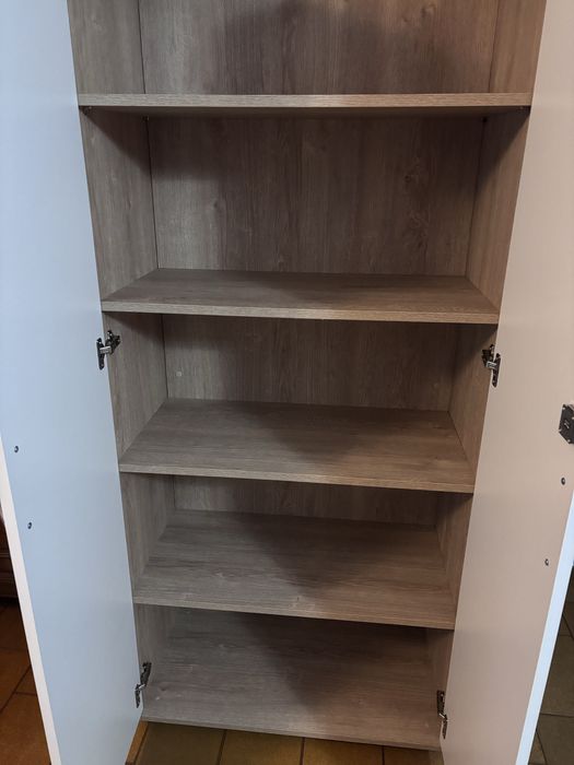 Szafa zamykana na klucz - 2 sztuki