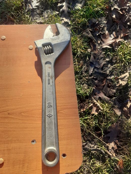 Ключ гайковий розвідний