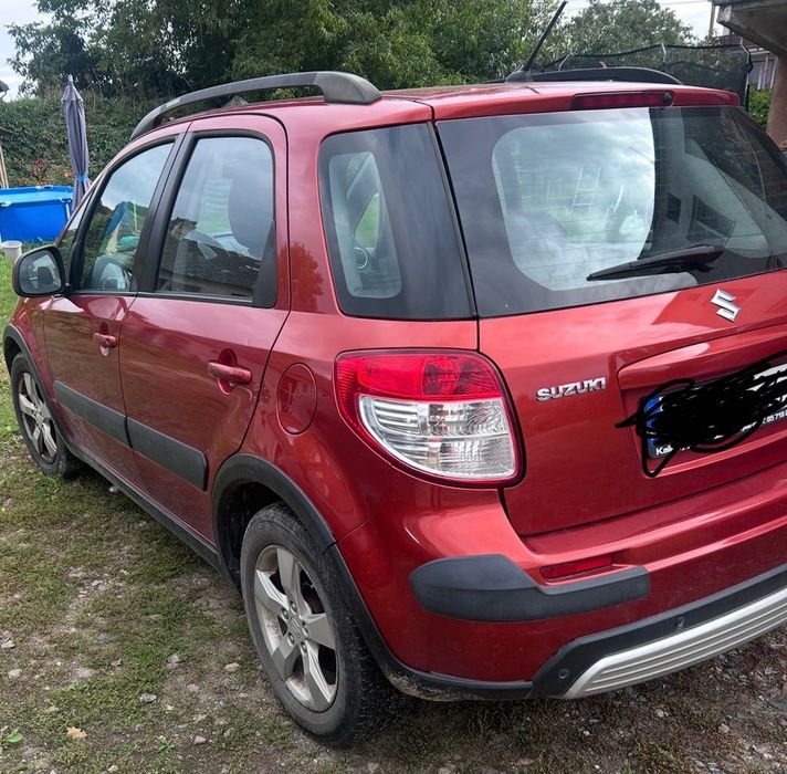 Samochód Suzuki Sx4 o mocy 150 KM. Podgrzewane fotele.