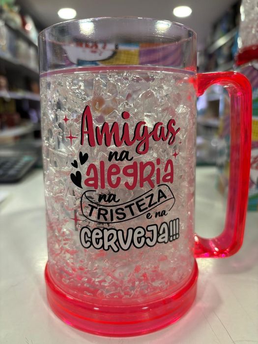 Canecas de gelo com frases