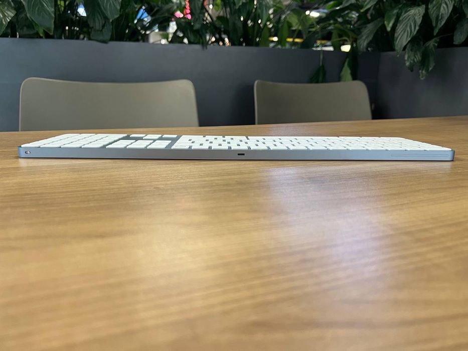 549-Apple Magic Keyboard Touch ID numeric keypad