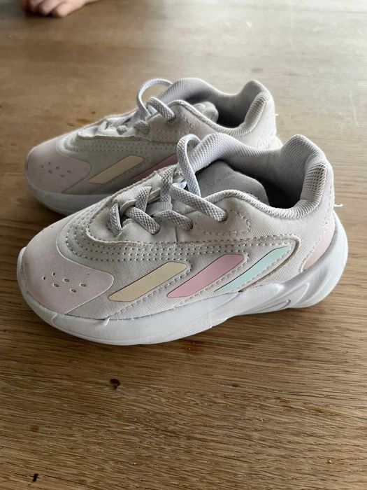 Adidas OZELIA r.23