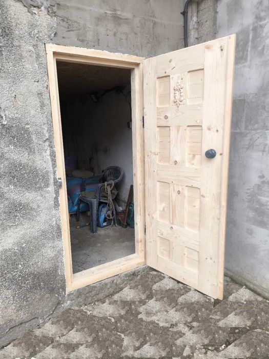 Solidne drzwi drewniane z ościeżnicą na wymiar.Gospodarcze.Grubość 6cm