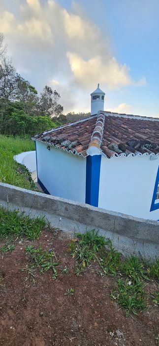 Vende-se casa e terreno de 750m, em Ilha Santa Maria Açores