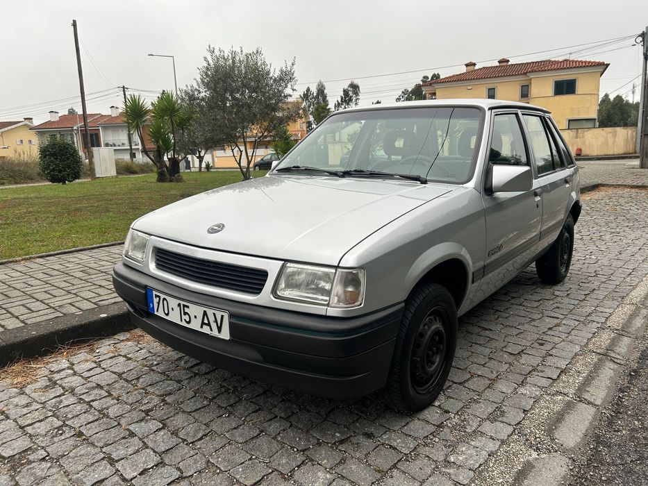 Opel Corsa Swing+ 1.2 i kat       MUITO BEM CONSERVADO