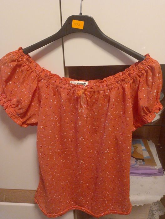 Bluzka z rękawami falowanymi