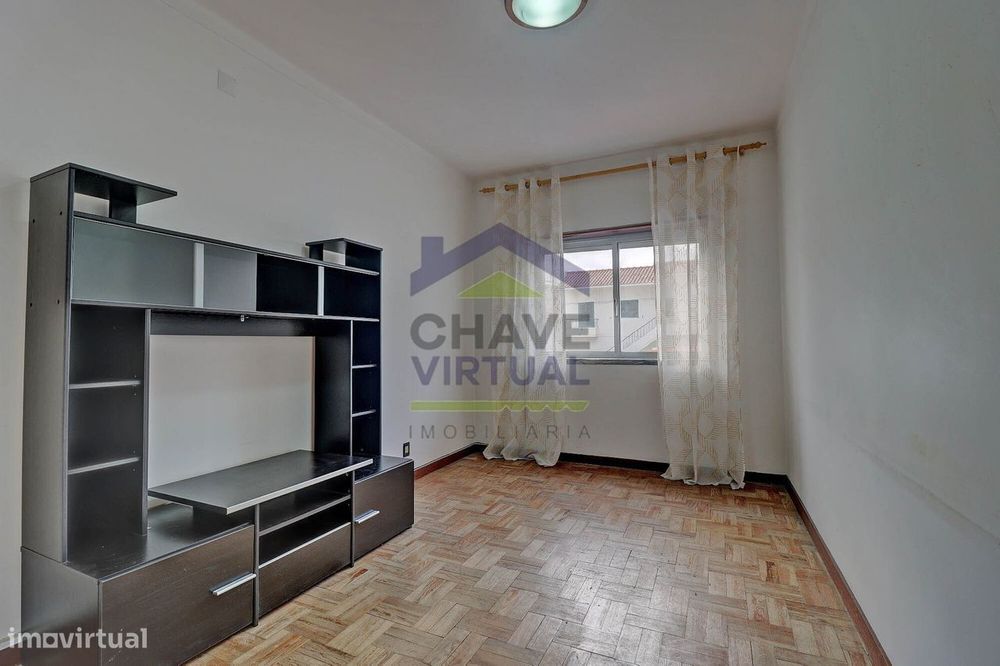 Moradia V7 com Garagem e Quintal - Centro Bombarral