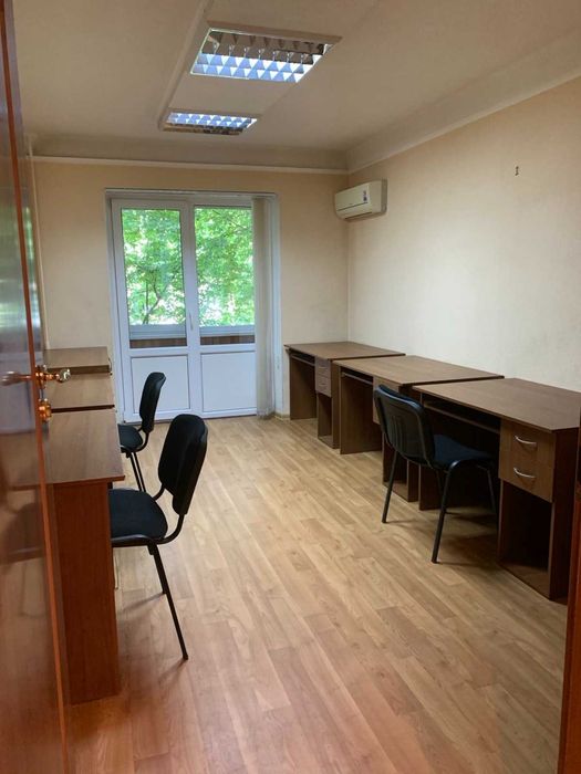 Власник, здає в  оренду приміщення 50м,  біля метро КПІ