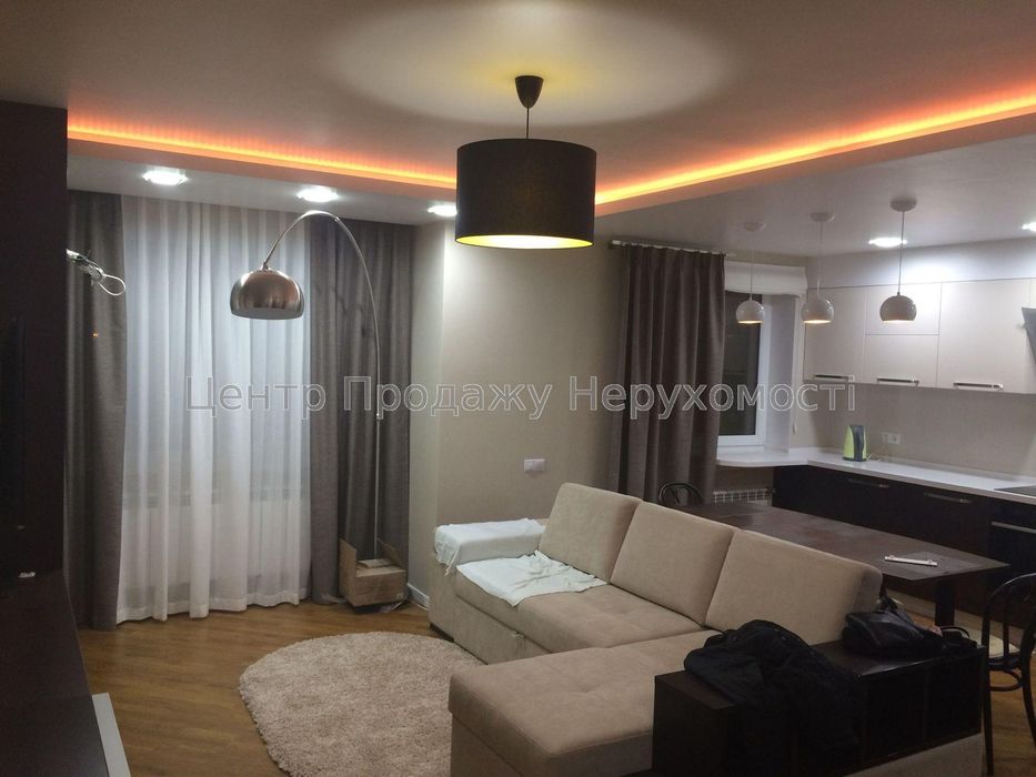 Центр Продажу Нерухомості продає 3 квартиру