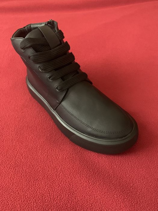 Продам кожанные ботинки