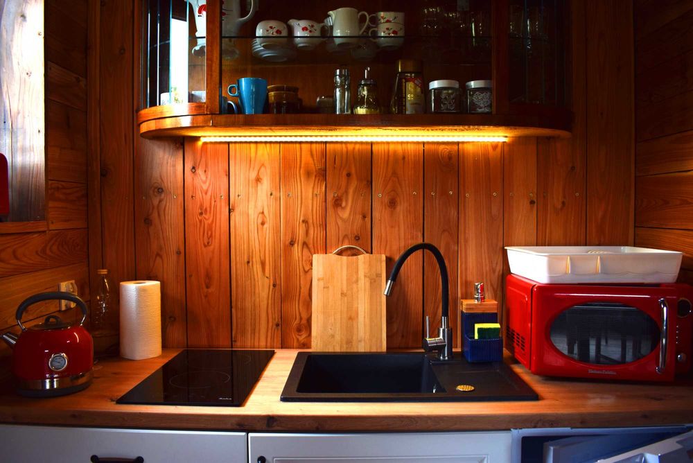 Leśny Zakątek Uroczysko -Tiny House , noclegi , sauna i balia , basen