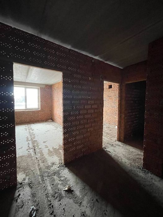 Велика 2к не кутова поруч Центр, є переуступка! 32184