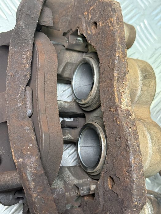 Суппорт гальмівний передній Mercedes Vito/ Віто 639 система Brembo
