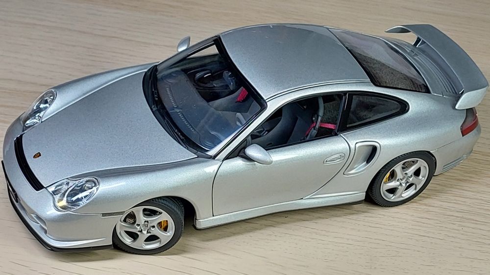 Модель Autoart Porsche 911 GT2 1:18