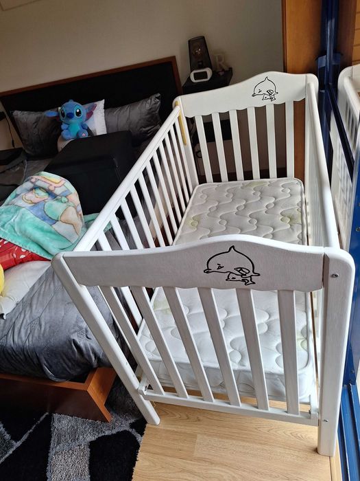Cama e colchão para bebé