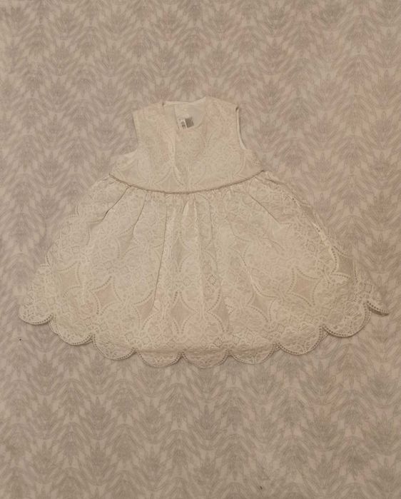 Біла нарядна сукня 6-9 місяців