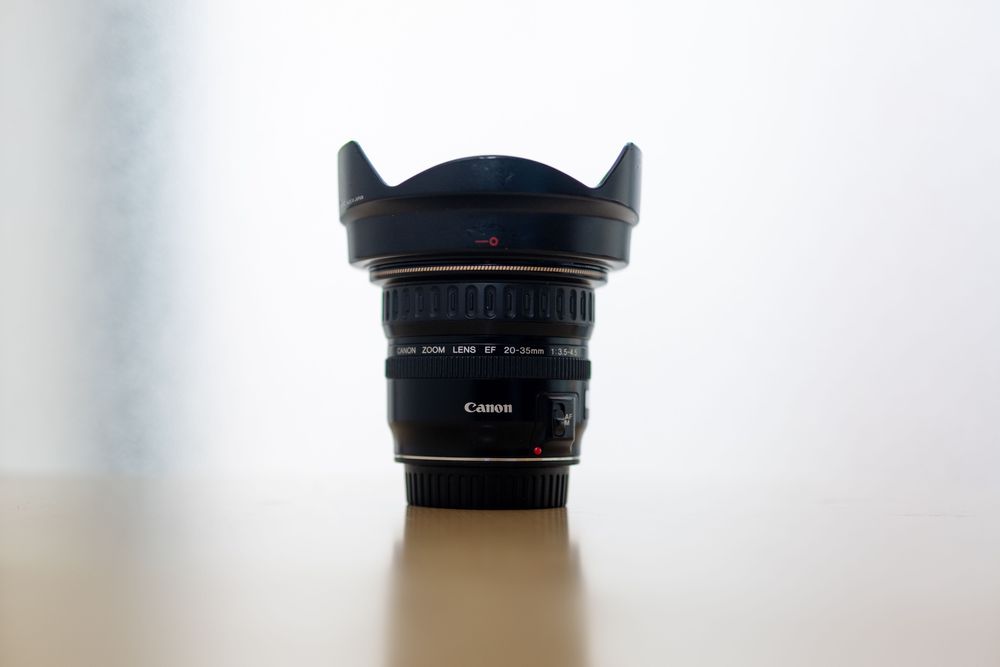 Objectiva: Canon EF 20-35mm f/3.5-4.5 USM