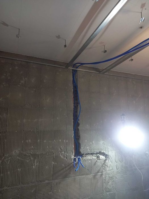 Executo serviços de trolha, pintura, capoto, obras afins