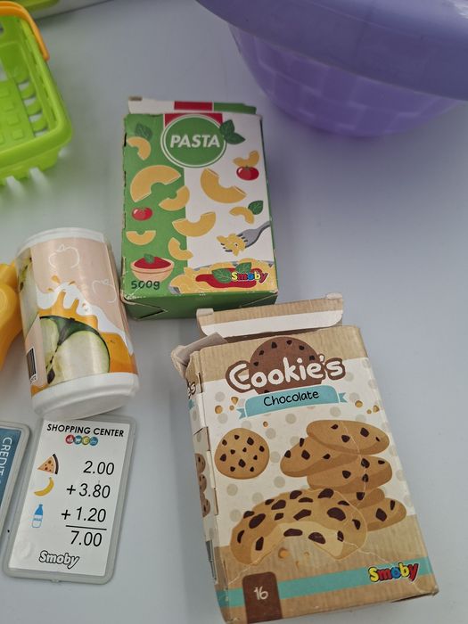 Zabawa w sklep kasa koszyk i akcesoria