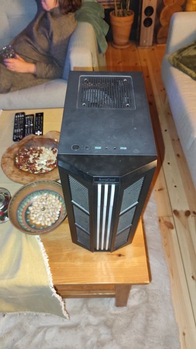 Komputer aerocool