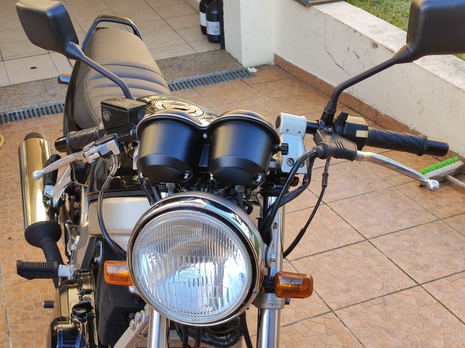 Suzuki GS500E restaurada