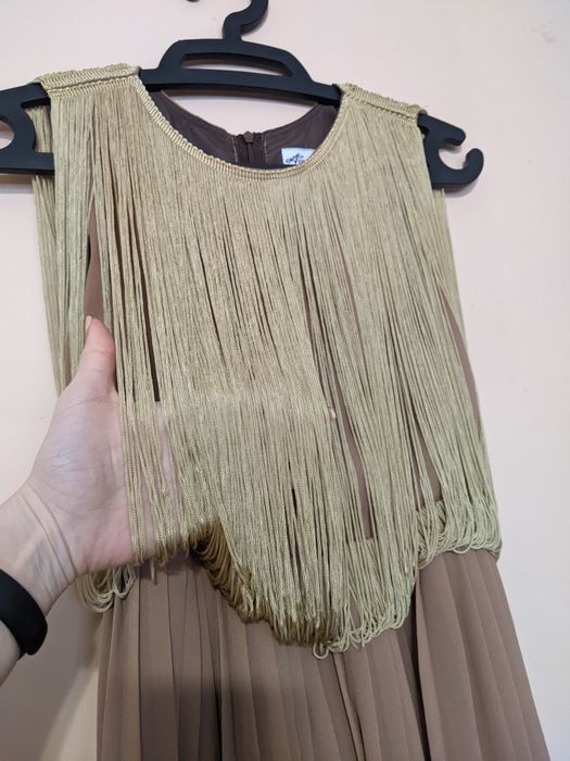 Сукня з юбкою пліссе, зверху рухлива бахрома, розмір С