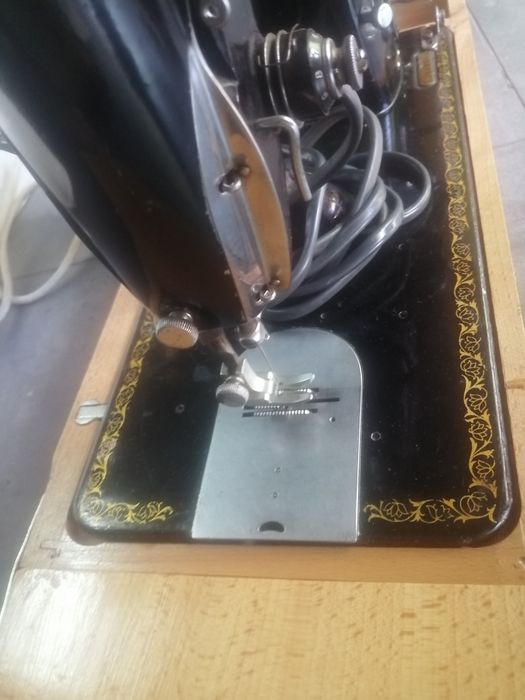 Maquina costura Singer a funcionar Antigo